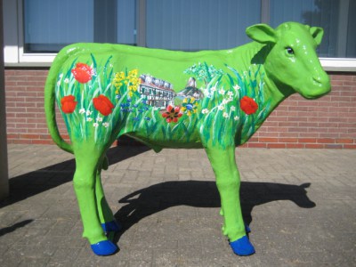 Kalb mit Blumenwiese