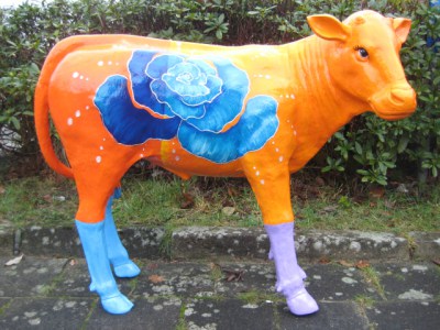 Kalb mit blauer Rose